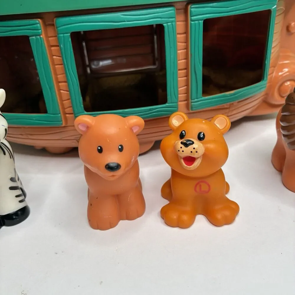 2002 Vintage Fisher Price Little People Noah's Ark Boat Play Set & Figures